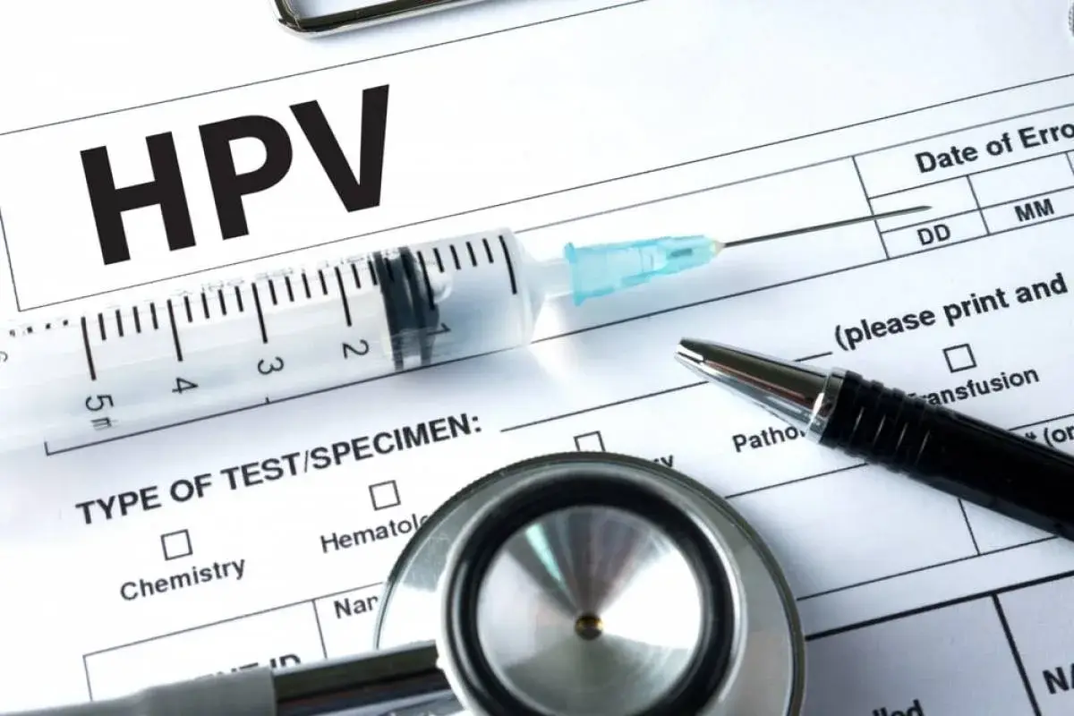 ένεση και έγγραφα για τον ιό HPV που προκαλεί κονδυλώματα